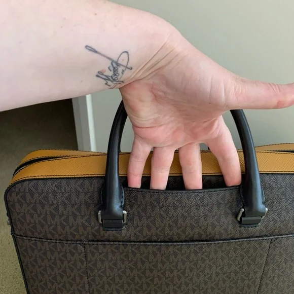 Michael Kors messenger business bag